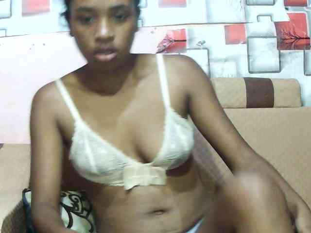TriciaBella webcam