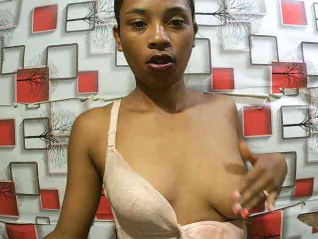 TriciaBella webcam