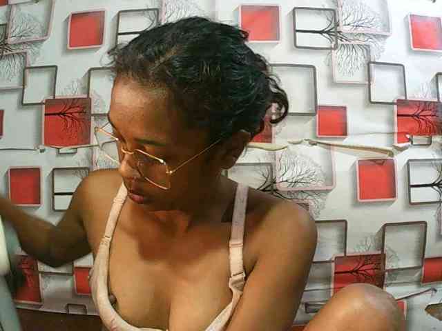 TriciaBella webcam