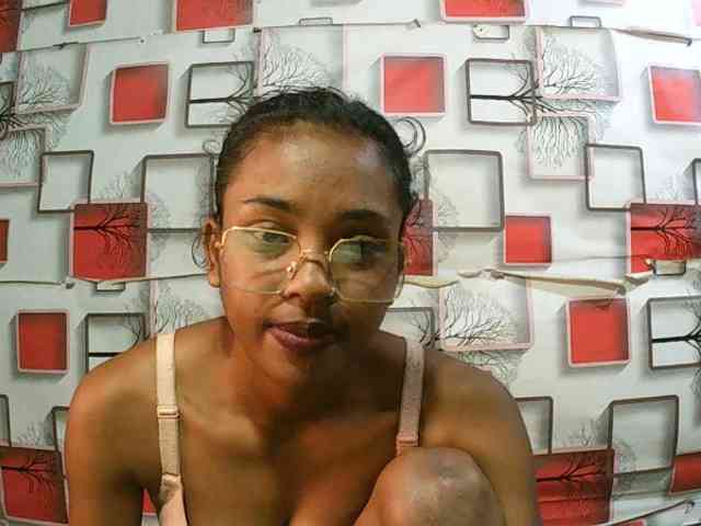 TriciaBella webcam