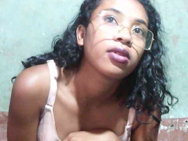 TriciaBella webcam