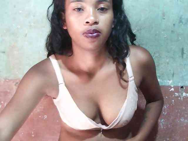 TriciaBella webcam