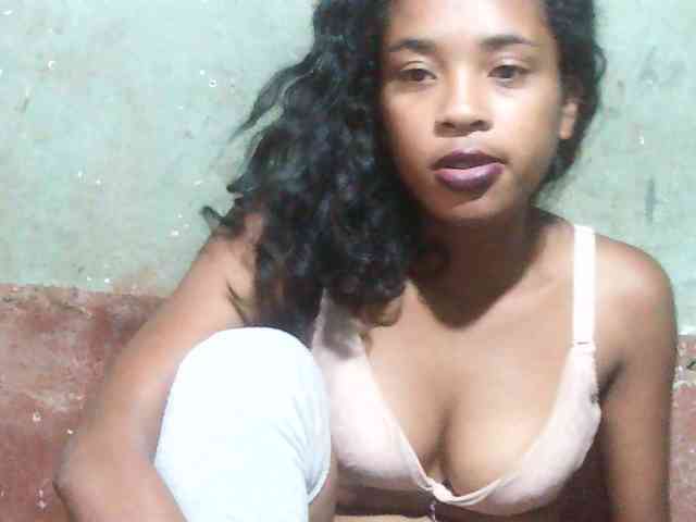 TriciaBella webcam