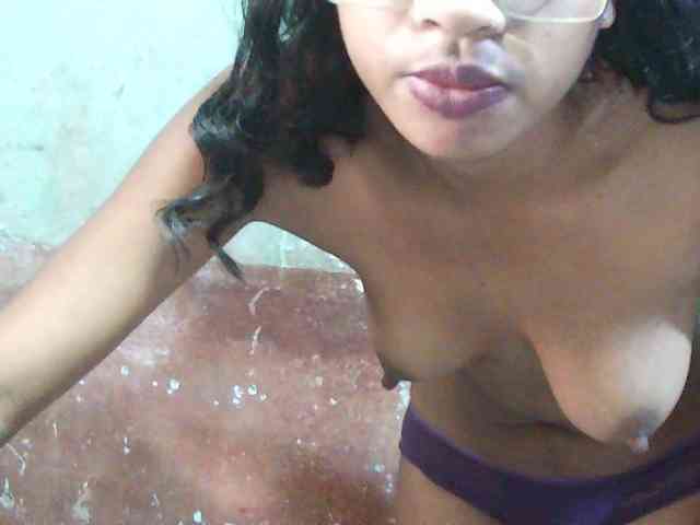 TriciaBella webcam