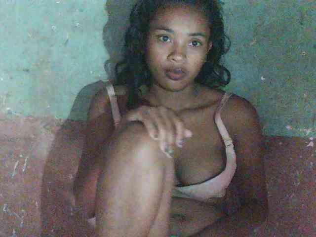 TriciaBella webcam