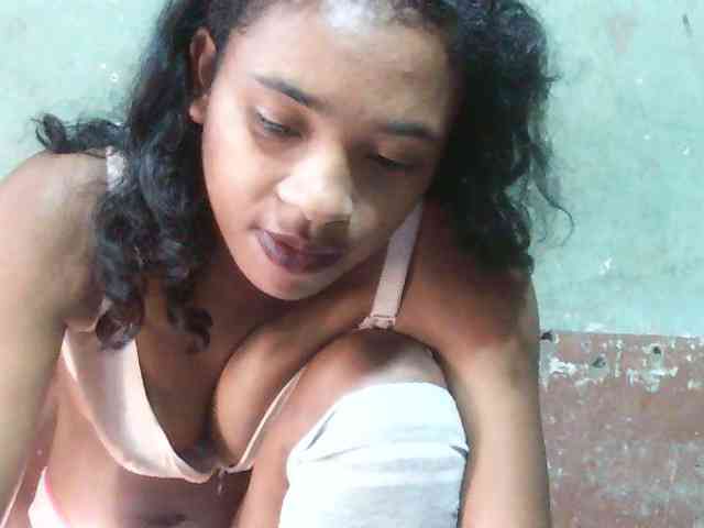 TriciaBella webcam