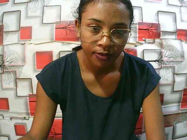 TriciaBella webcam