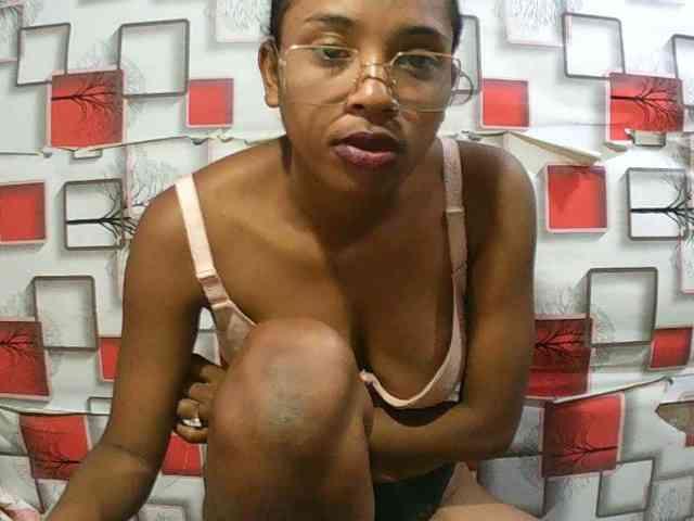 TriciaBella webcam