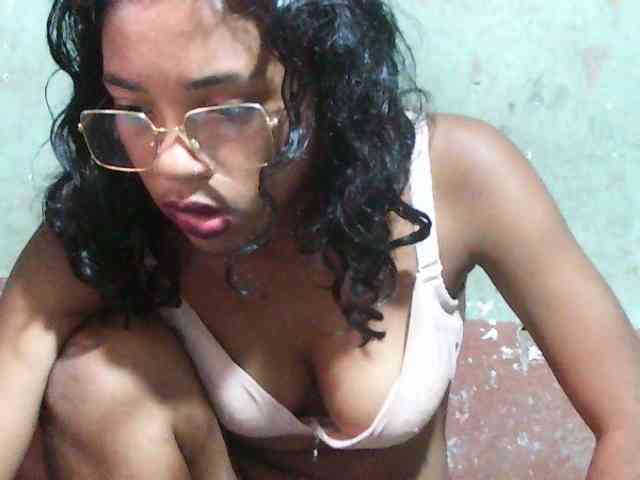 TriciaBella webcam