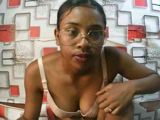 TriciaBella webcam