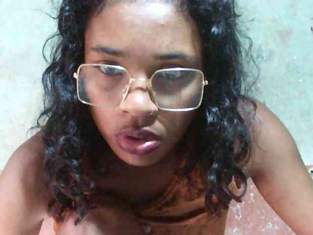 TriciaBella webcam