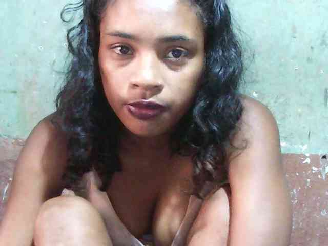 TriciaBella webcam