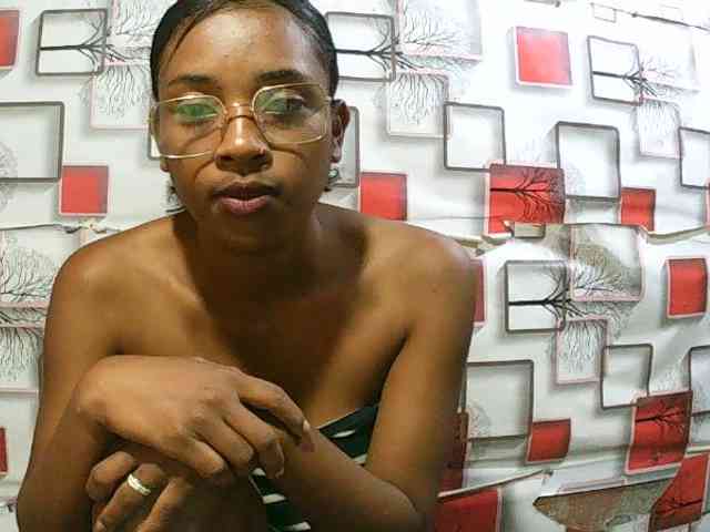 TriciaBella webcam