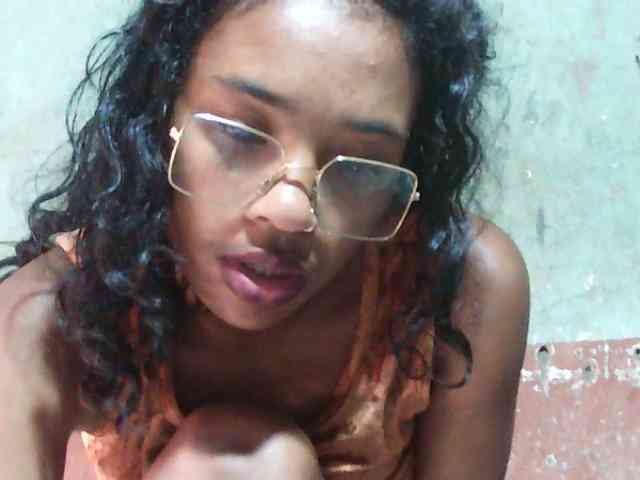 TriciaBella webcam