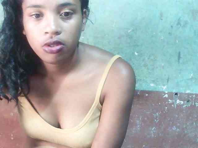 TriciaBella webcam
