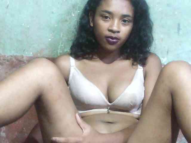 TriciaBella webcam