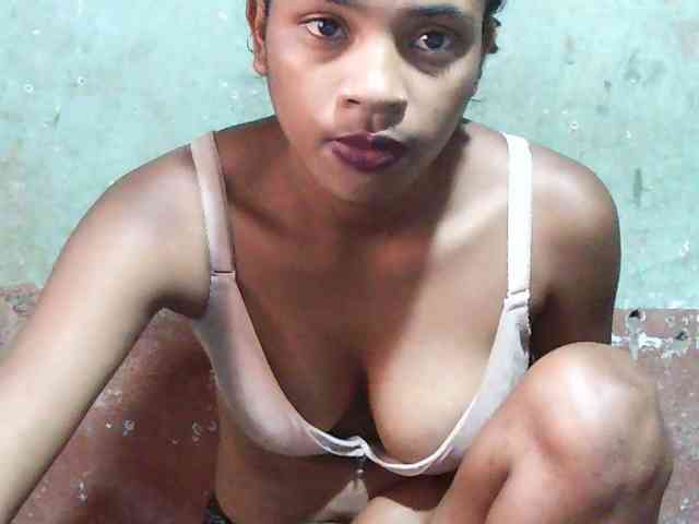 TriciaBella webcam