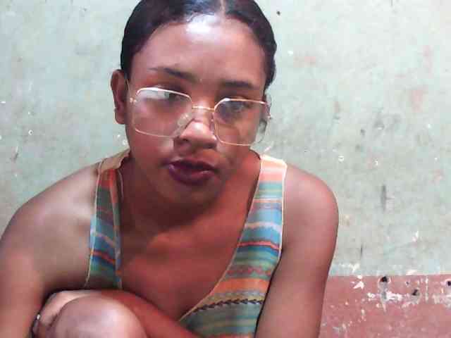 TriciaBella webcam
