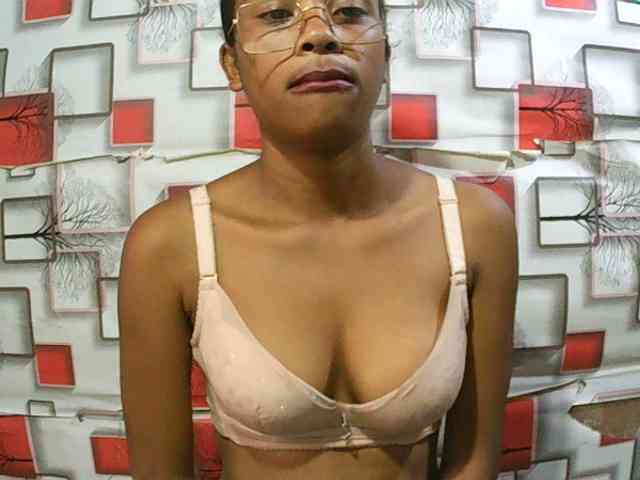 TriciaBella webcam