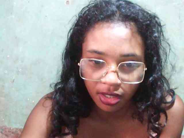 TriciaBella webcam