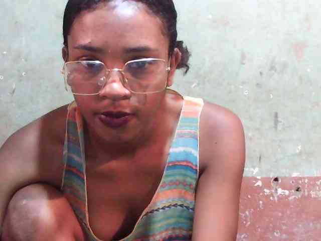 TriciaBella webcam