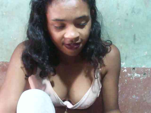 TriciaBella webcam