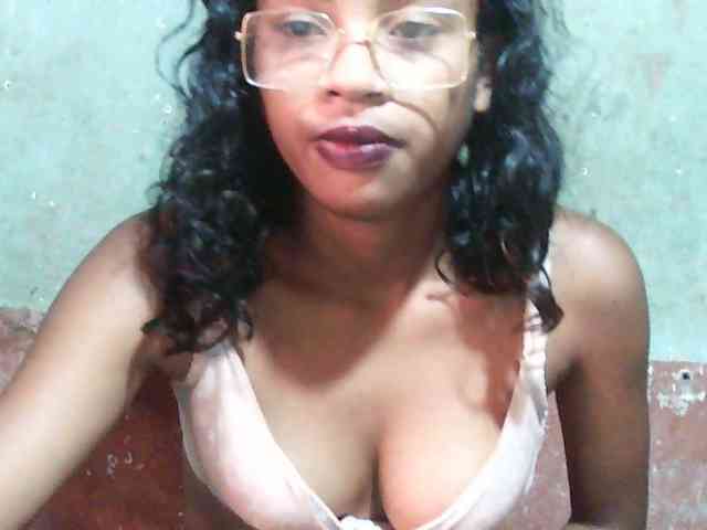 TriciaBella webcam