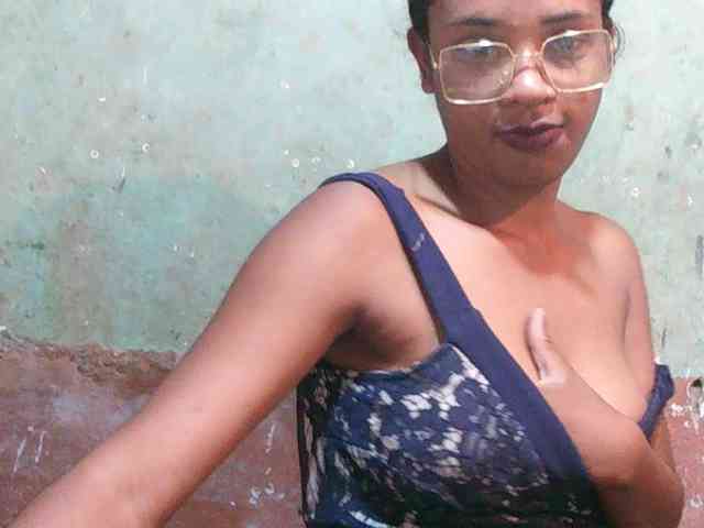 TriciaBella webcam