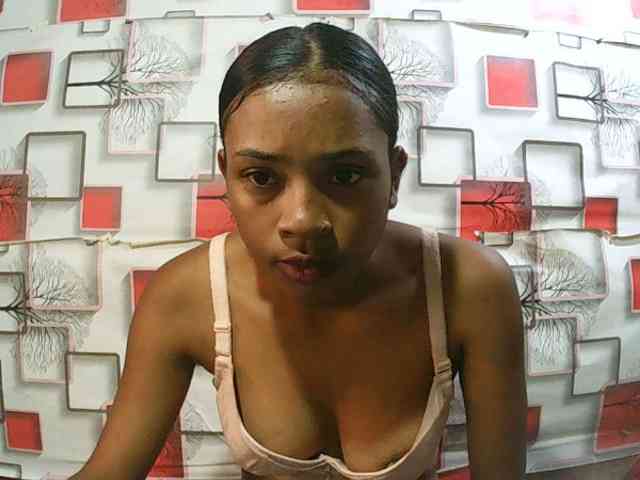 TriciaBella webcam