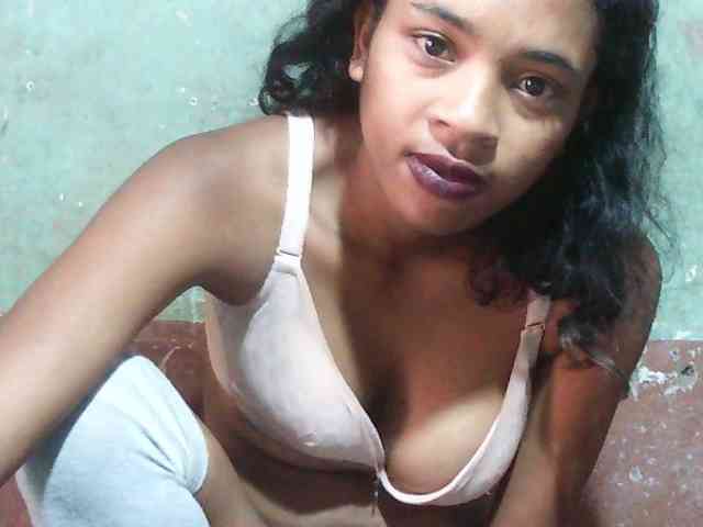 TriciaBella webcam