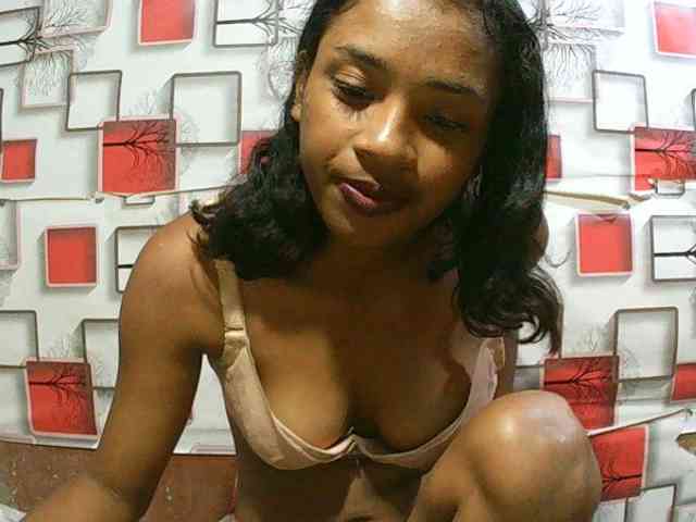 TriciaBella webcam