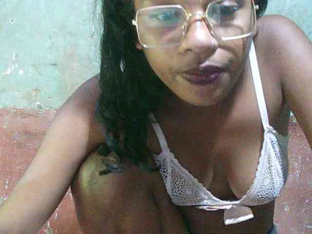 TriciaBella webcam
