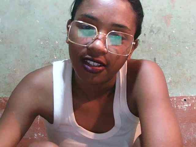 TriciaBella webcam
