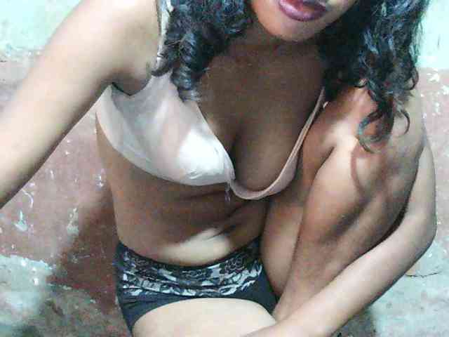 TriciaBella webcam