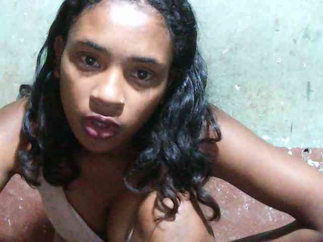 TriciaBella webcam