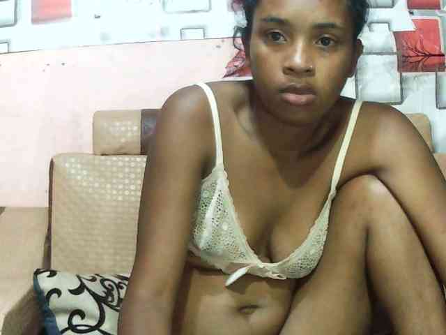 TriciaBella webcam