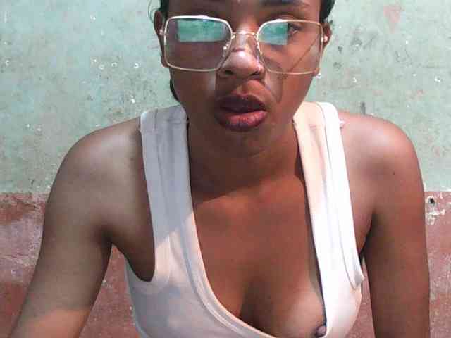 TriciaBella webcam