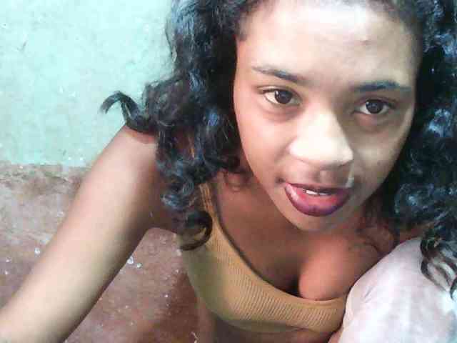 TriciaBella webcam