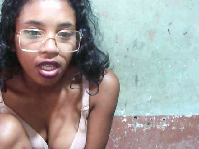TriciaBella webcam