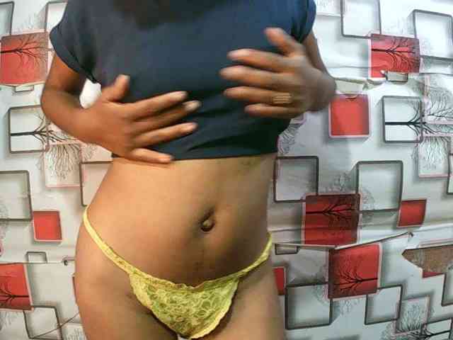 TriciaBella webcam