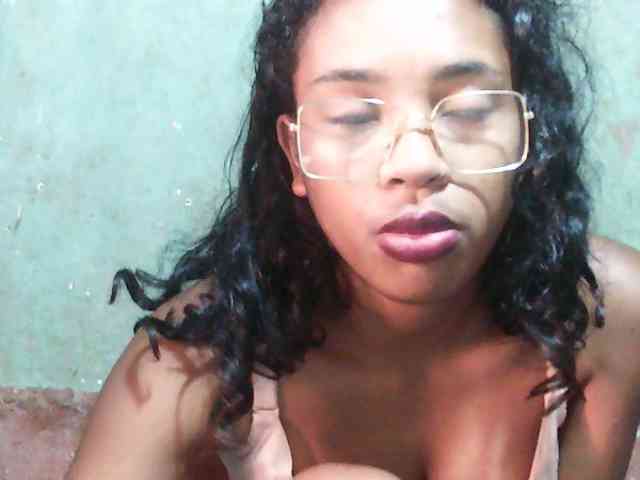 TriciaBella webcam