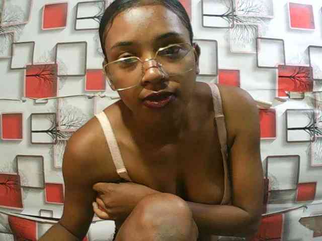 TriciaBella webcam