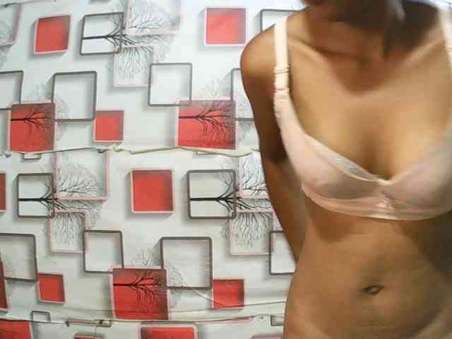 TriciaBella webcam
