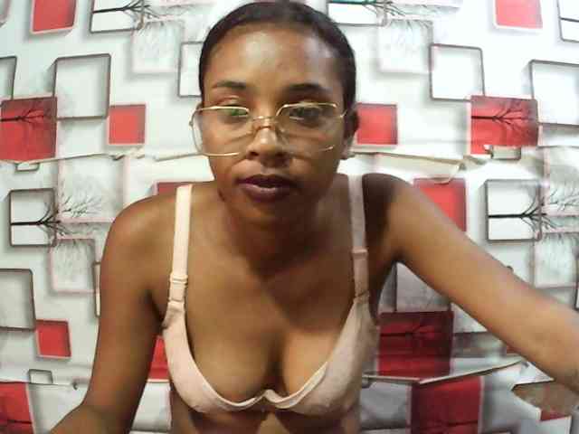 TriciaBella webcam