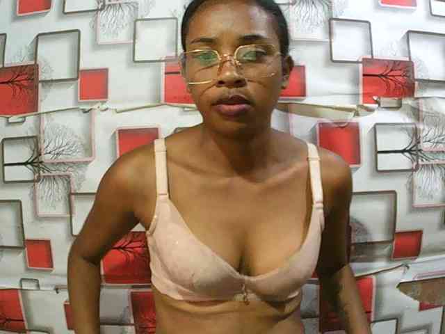 TriciaBella webcam