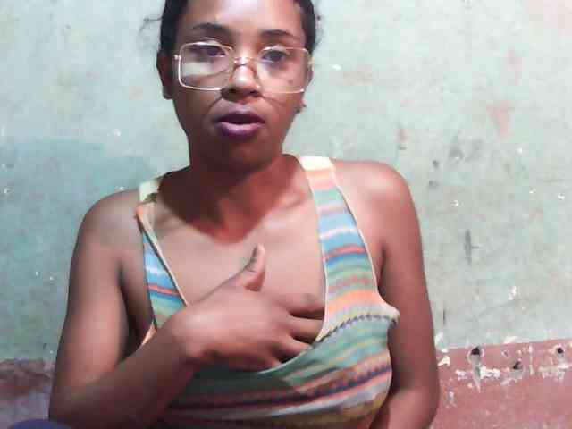 TriciaBella webcam