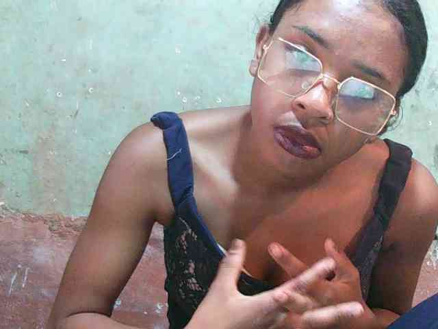 TriciaBella webcam