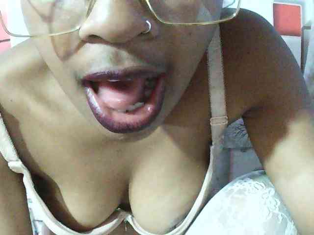 TriciaBella webcam