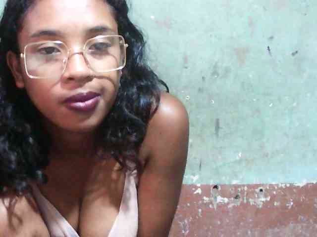 TriciaBella webcam