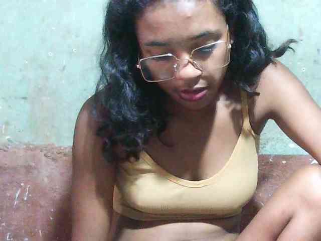TriciaBella webcam